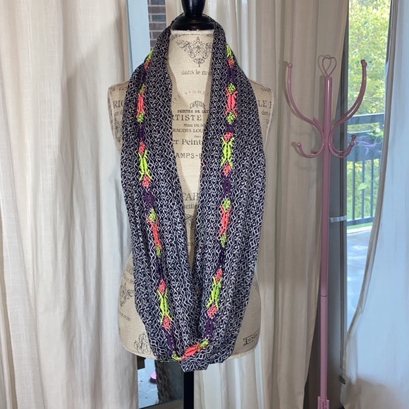 Infiniti scarf navy black white pattern with neon embroidered bordering the trim - Picture 2 of 6